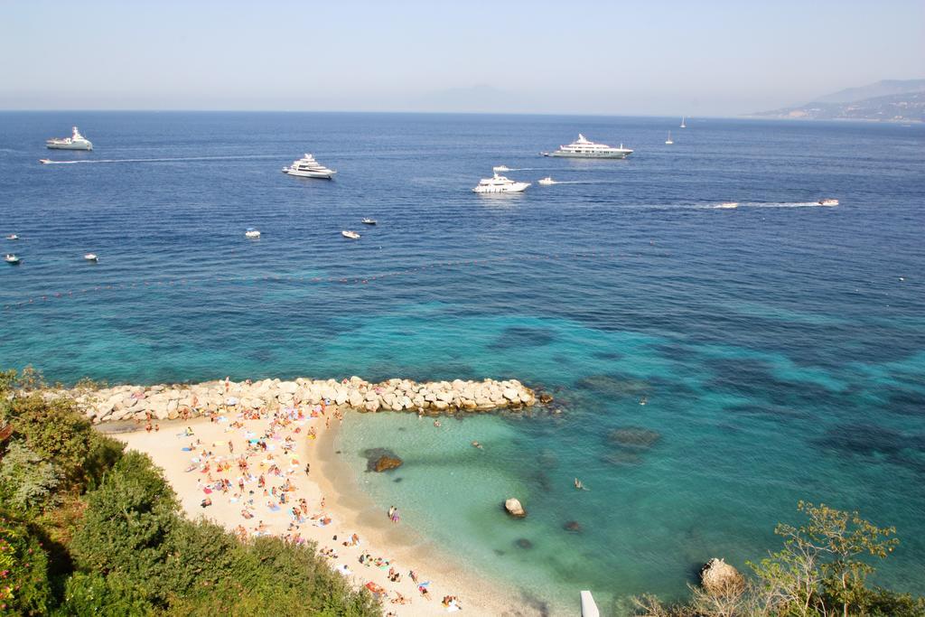 Capri Inn Екстериор снимка
