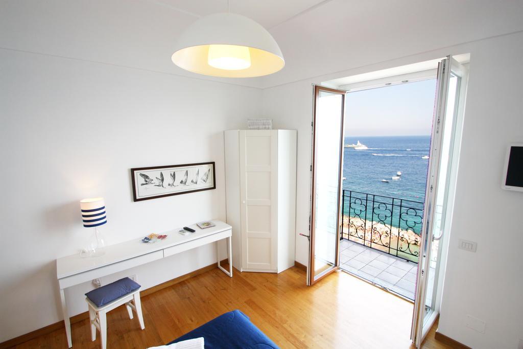 Capri Inn Стая снимка