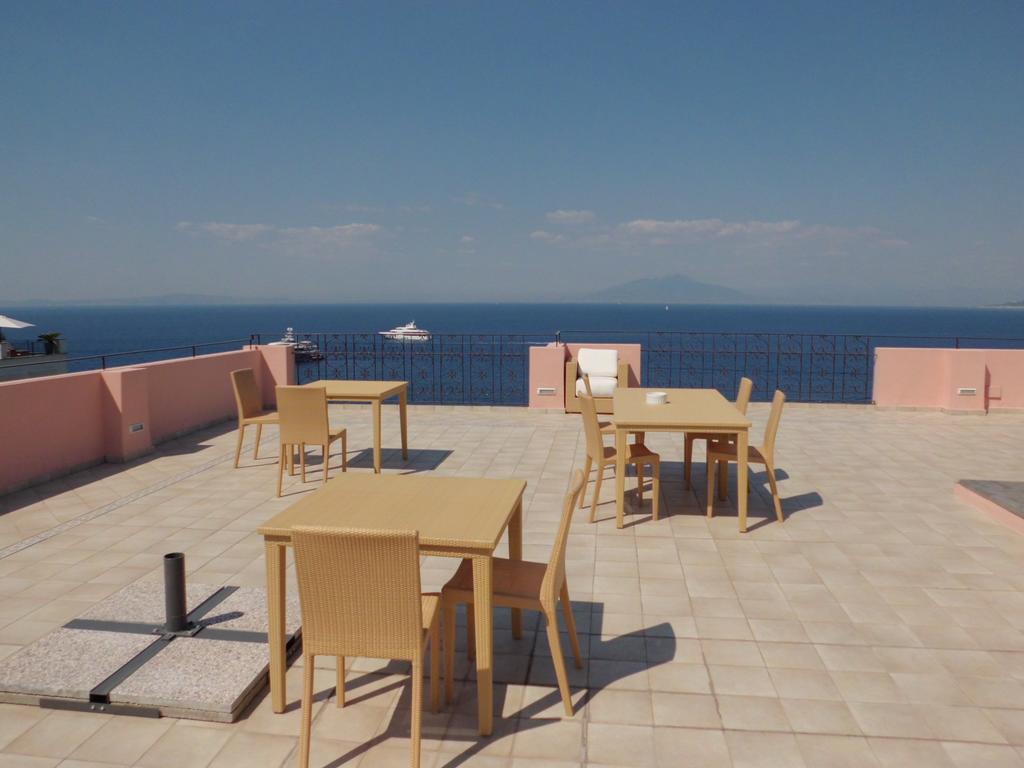 Capri Inn Екстериор снимка