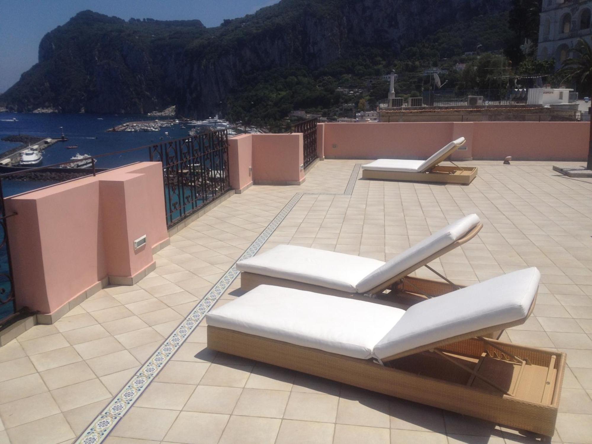 Capri Inn Екстериор снимка
