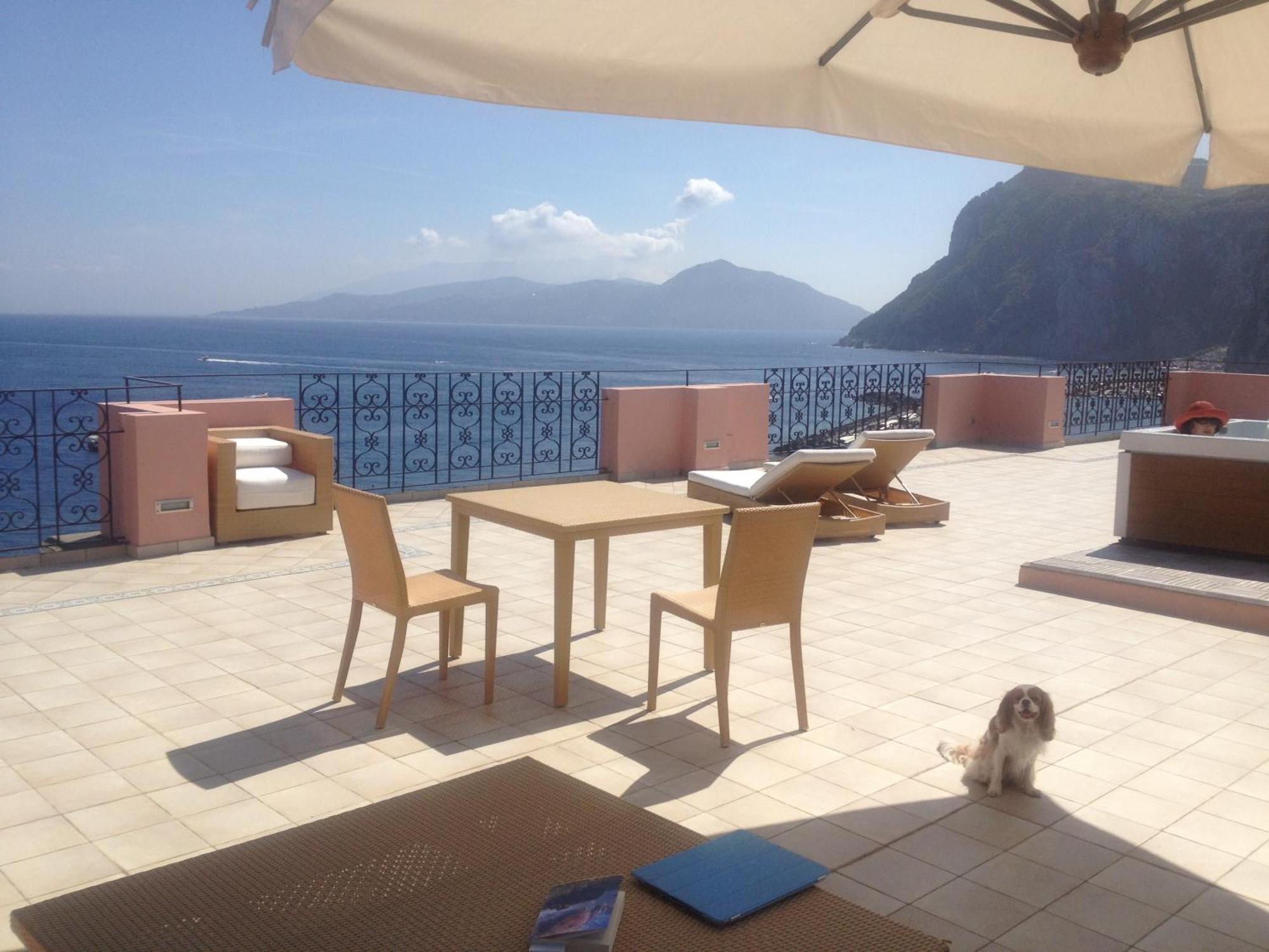 Capri Inn Екстериор снимка