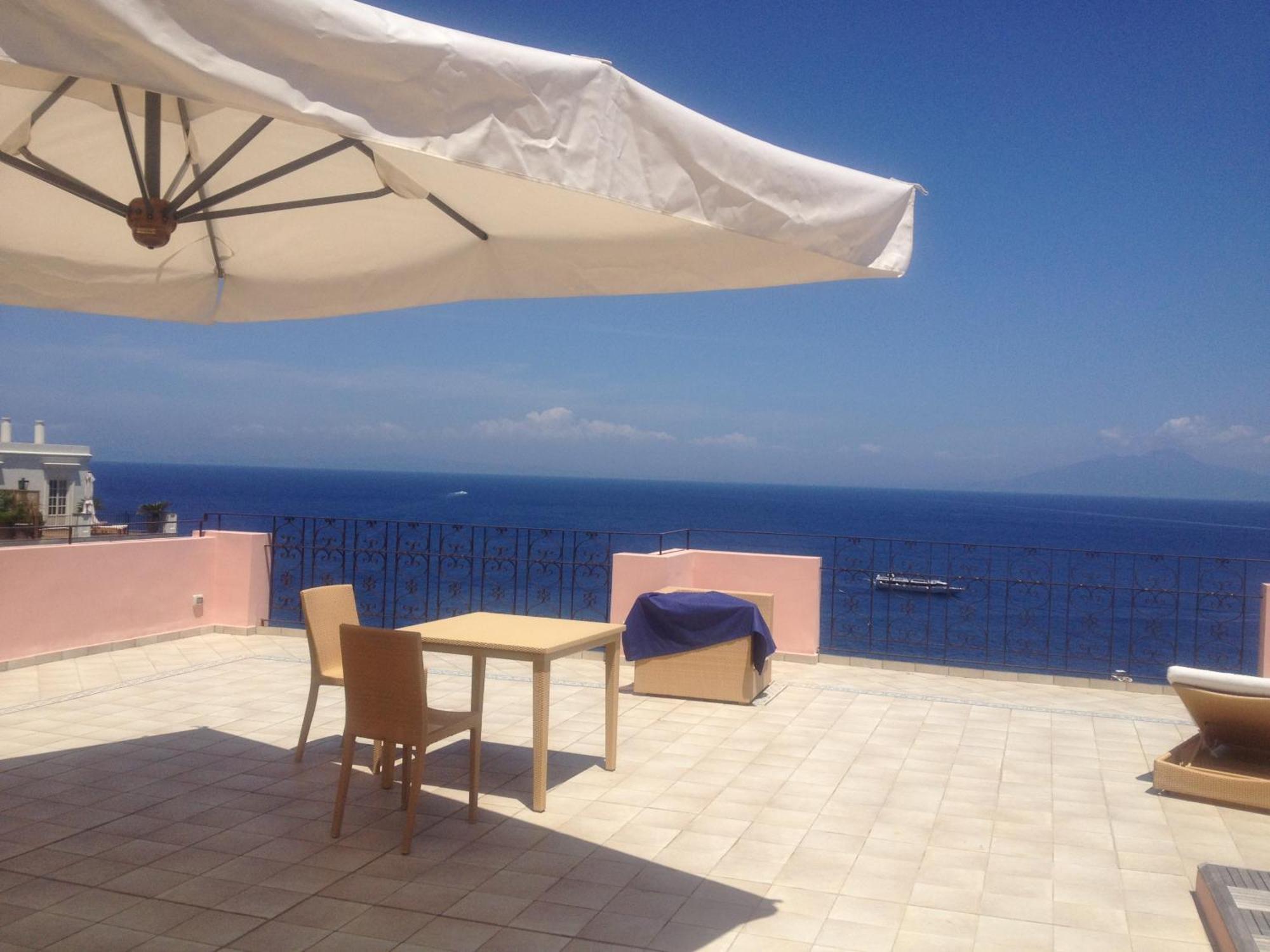 Capri Inn Екстериор снимка