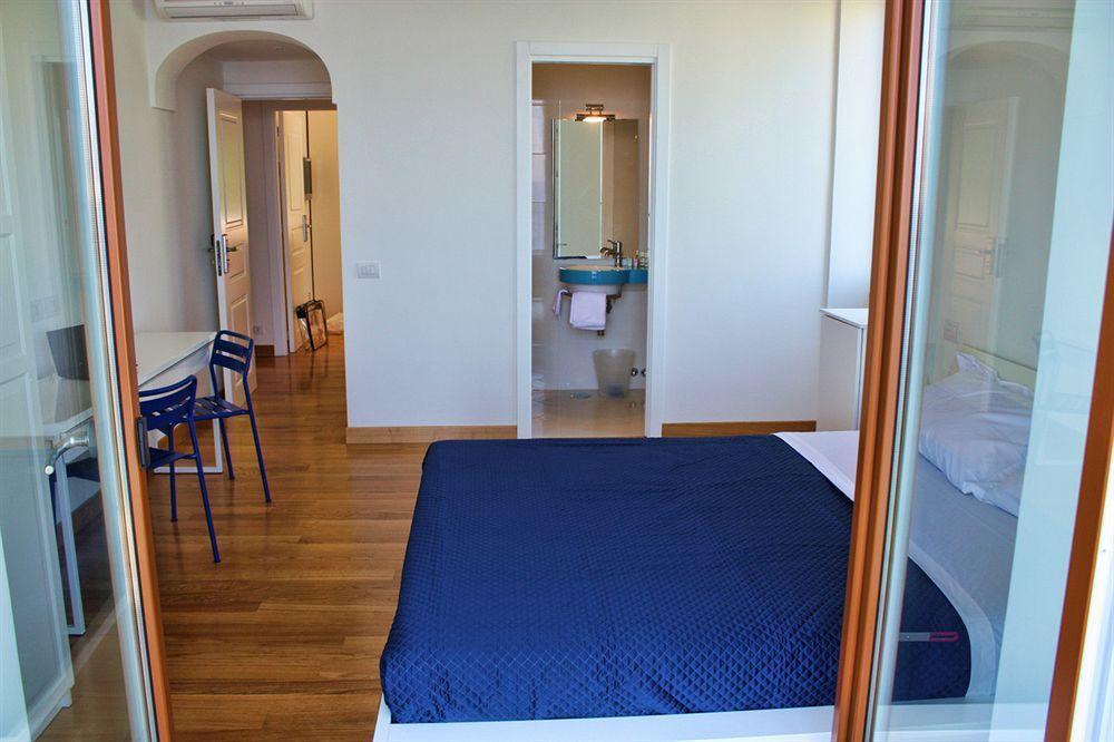Capri Inn Екстериор снимка