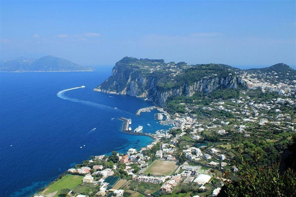 Capri Inn Екстериор снимка