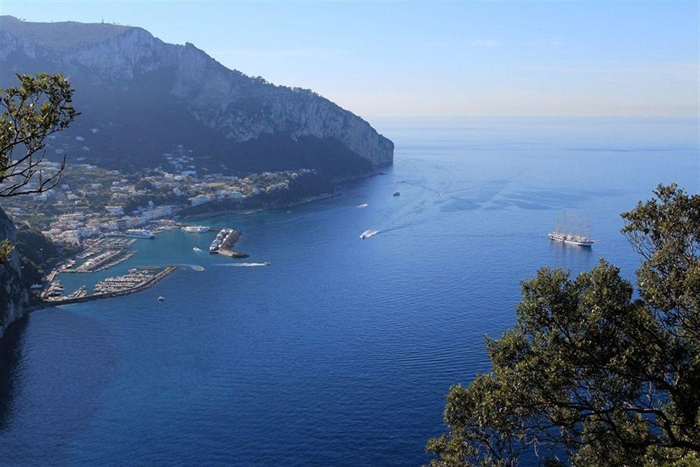 Capri Inn Екстериор снимка