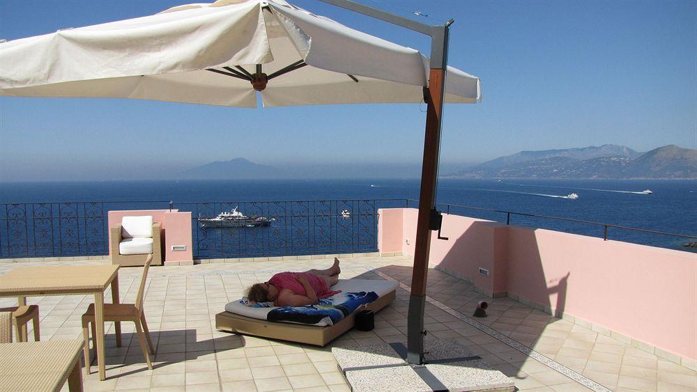 Capri Inn Екстериор снимка