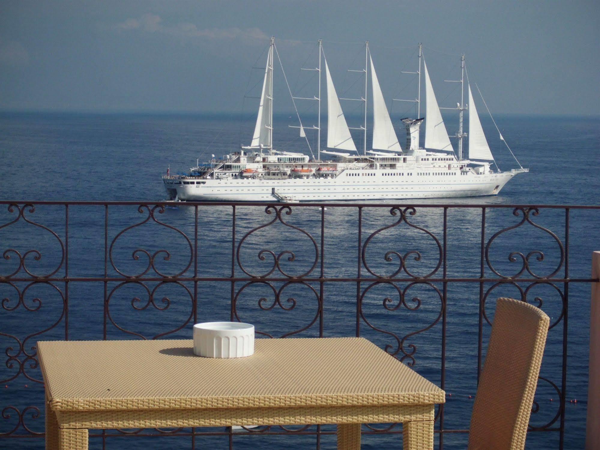 Capri Inn Екстериор снимка