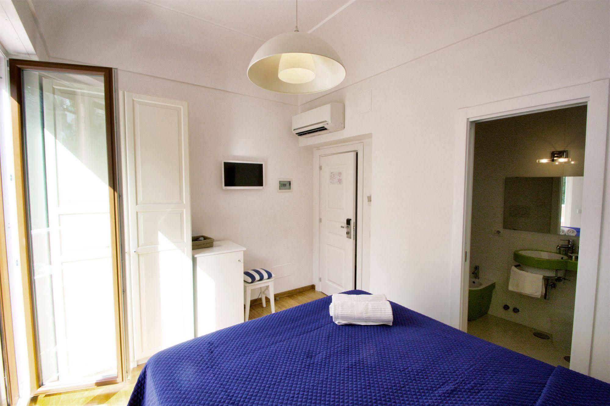 Capri Inn Екстериор снимка