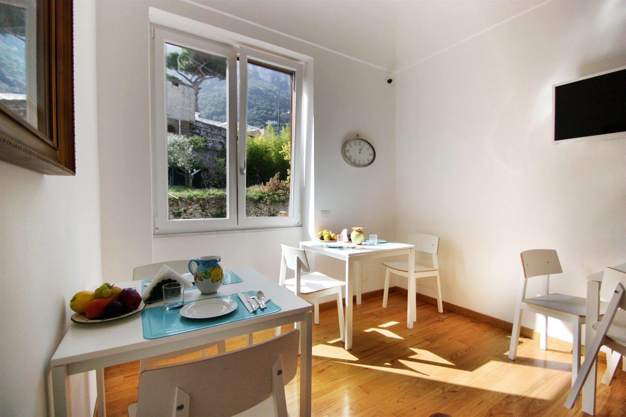 Capri Inn Екстериор снимка