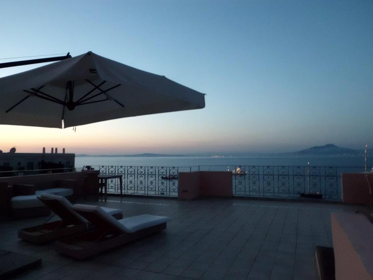 Capri Inn Екстериор снимка