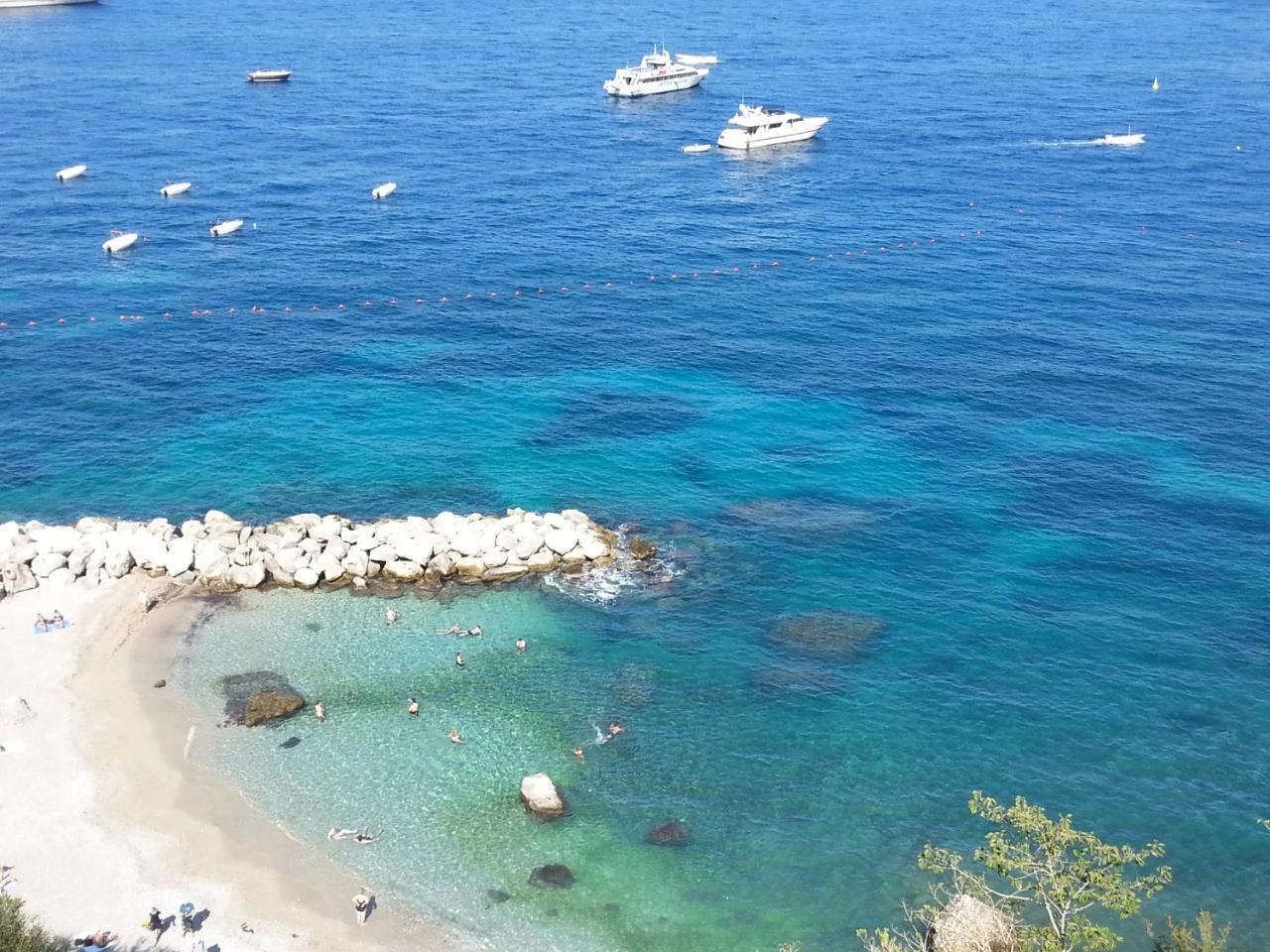 Capri Inn Екстериор снимка