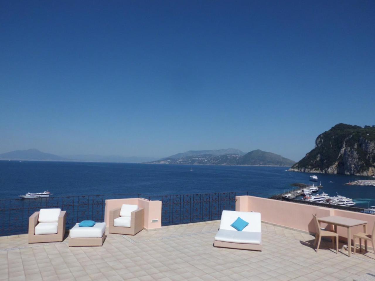 Capri Inn Екстериор снимка